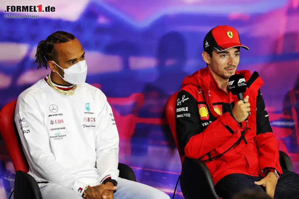 Foto zur News: Lewis Hamilton (Mercedes) und Charles Leclerc (Ferrari)