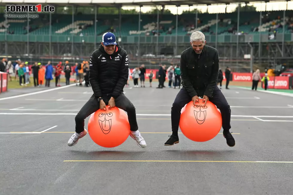 Foto zur News: Esteban Ocon (Alpine) und Damon Hill