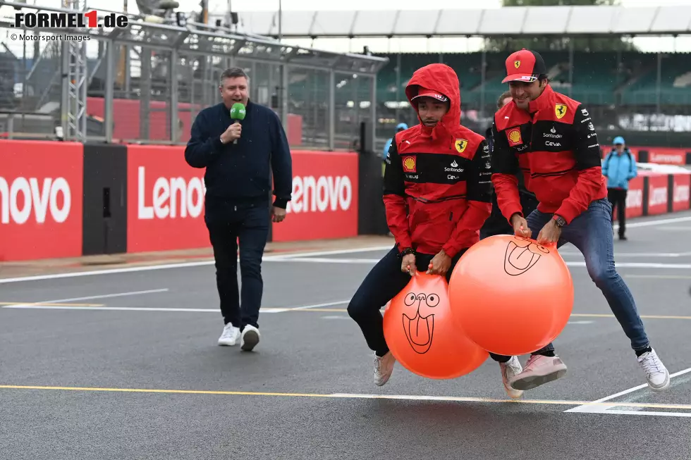 Foto zur News: Carlos Sainz (Ferrari) und Charles Leclerc (Ferrari)