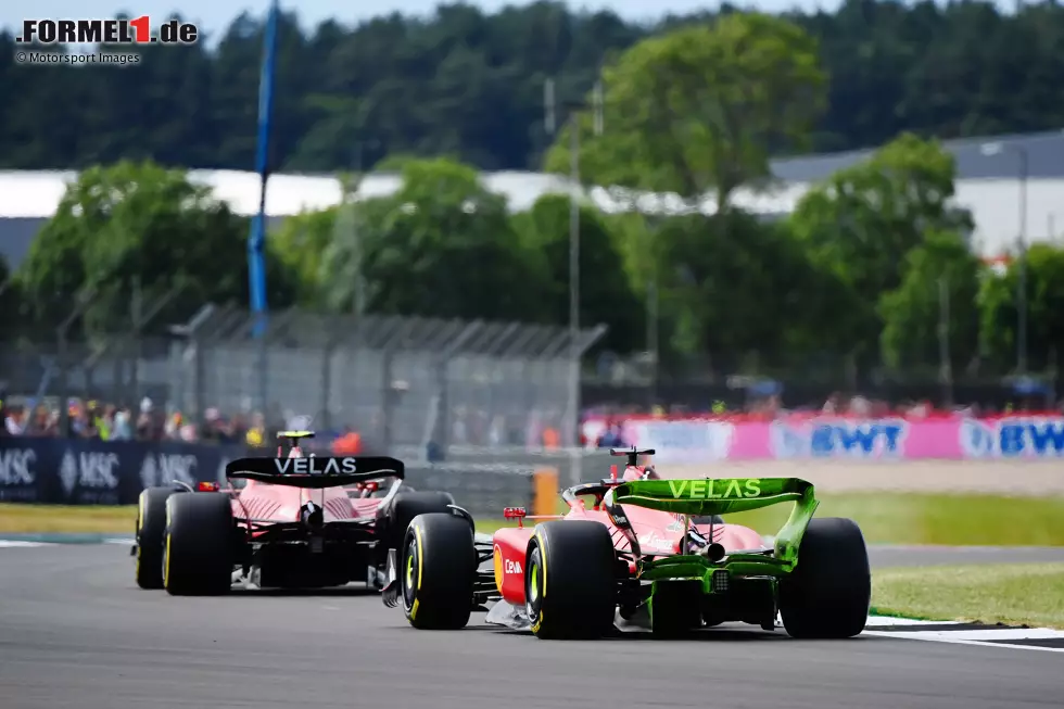 Foto zur News: Carlos Sainz (Ferrari) und Charles Leclerc (Ferrari)