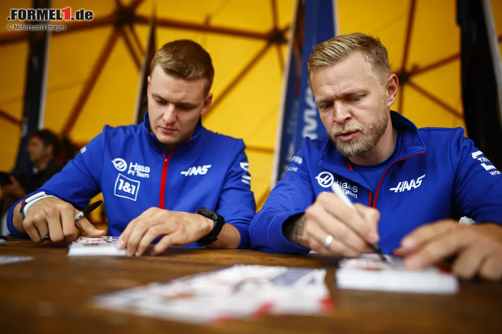 Foto zur News: Mick Schumacher (Haas) und Kevin Magnussen (Haas)