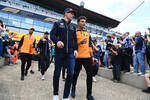 Foto zur News: Max Verstappen (Red Bull), Lando Norris (McLaren), Daniel Ricciardo (McLaren) und Sergio Perez (Red Bull)
