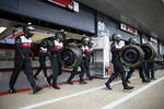 Foto zur News: Mechaniker bei Alfa Romeo