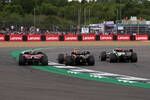 Foto zur News: Charles Leclerc (Ferrari), Sergio Perez (Red Bull) und Lewis Hamilton (Mercedes)