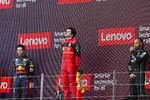 Foto zur News: Sergio Perez (Red Bull), Carlos Sainz (Ferrari) und Lewis Hamilton (Mercedes)