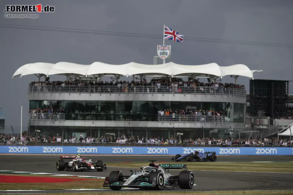 Foto zur News: Guanyu Zhou (Alfa Romeo), George Russell (Mercedes) und Nicholas Latifi (Williams)