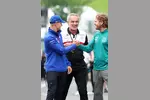 Foto zur News: Mick Schumacher (Haas), Beat Zehnder und Sebastian Vettel (Aston Martin)