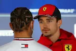 Foto zur News: Charles Leclerc (Ferrari) und Lewis Hamilton (Mercedes)