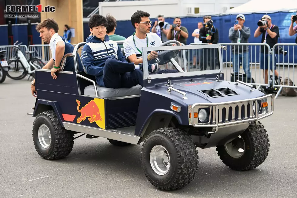 Foto zur News: Yuki Tsunoda (AlphaTauri) und Pierre Gasly (AlphaTauri)