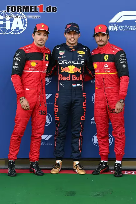 Foto zur News: Charles Leclerc (Ferrari), Max Verstappen (Red Bull) und Carlos Sainz (Ferrari)