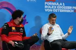 Foto zur News: Mattia Binotto (Ferrari) und Günther Steiner (Haas)