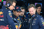 Foto zur News: Sergio Perez (Red Bull) und Christian Horner