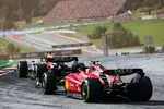 Foto zur News: Max Verstappen (Red Bull) und Carlos Sainz (Ferrari)