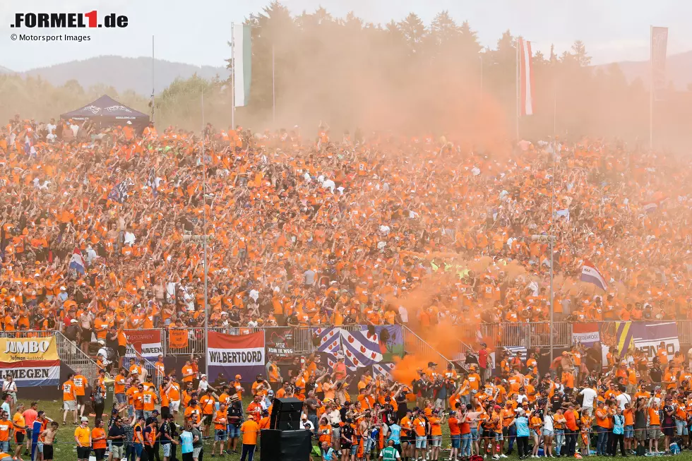 Foto zur News: Fans von Max Verstappen (Red Bull)