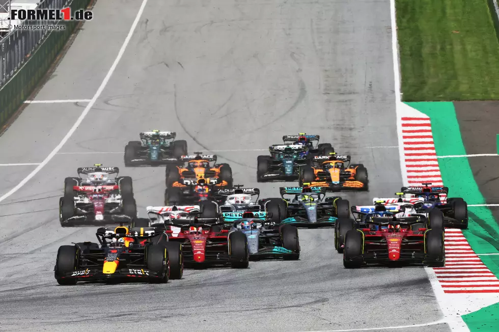 Foto zur News: Max Verstappen (Red Bull), Charles Leclerc (Ferrari), Carlos Sainz (Ferrari), George Russell (Mercedes) und Esteban Ocon (Alpine)