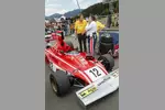 Foto zur News: Zak Brown am Ferrari von Niki Lauda