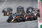 Foto zur News: Max Verstappen (Red Bull), Charles Leclerc (Ferrari), Carlos Sainz (Ferrari) und George Russell (Mercedes)