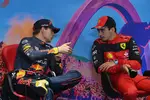 Foto zur News: Max Verstappen (Red Bull) und Charles Leclerc (Ferrari)