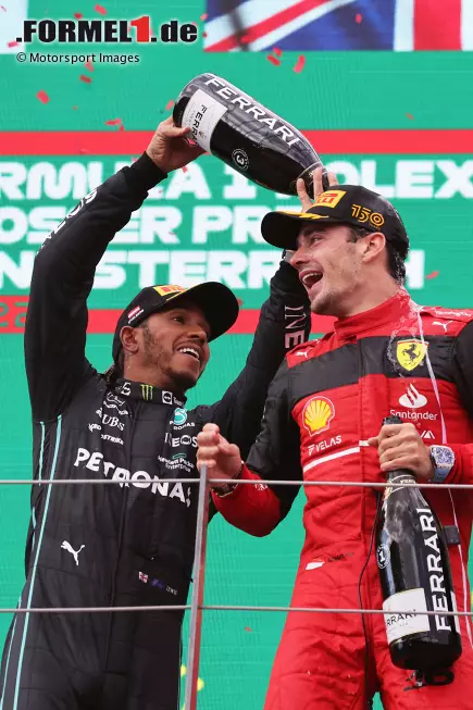 Foto zur News: Lewis Hamilton (Mercedes) und Charles Leclerc (Ferrari)