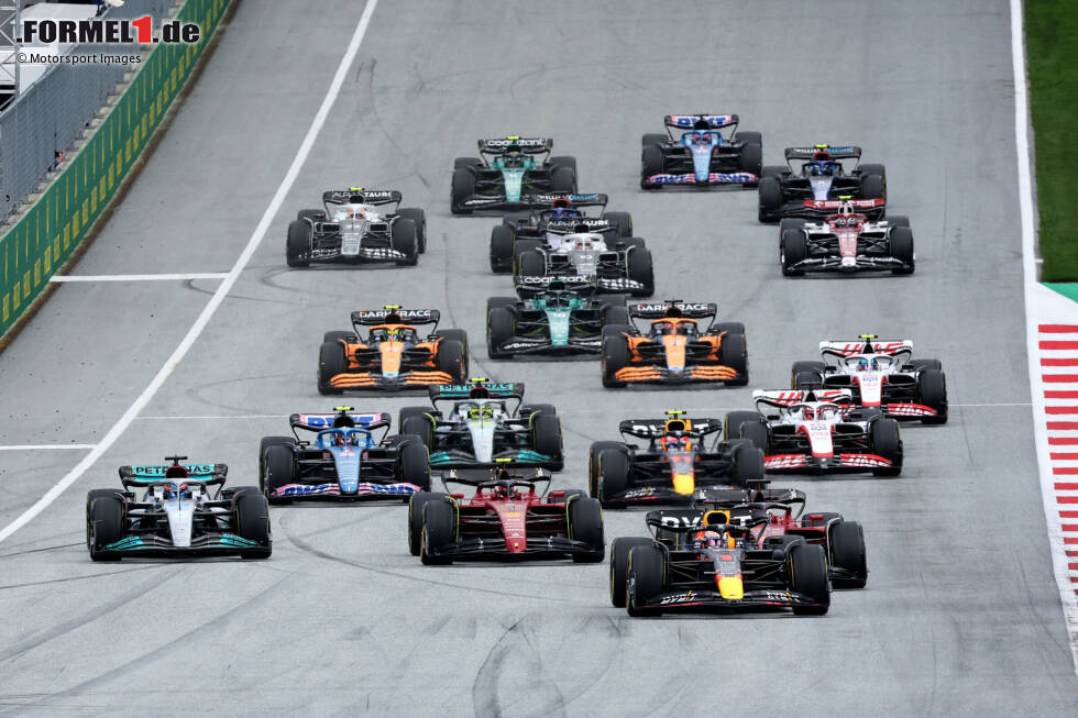 Foto zur News: Max Verstappen (Red Bull), Charles Leclerc (Ferrari), Carlos Sainz (Ferrari) und George Russell (Mercedes)