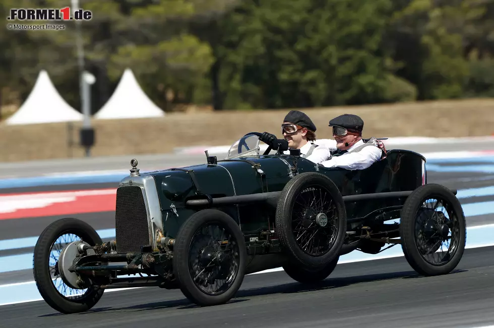 Foto zur News: Sebastian Vettel (Aston Martin) mit Johnny Herbert