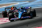 Foto zur News: Esteban Ocon (Alpine) und Sergio Perez (Red Bull)