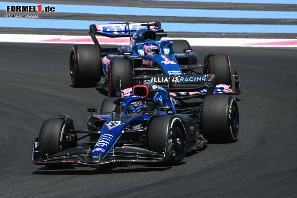 Foto zur News: Alexander Albon (Williams) und Fernando Alonso (Alpine)
