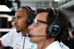 Foto zur News: Lewis Hamilton (Mercedes) mit Toto Wolff
