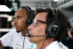 Foto zur News: Lewis Hamilton (Mercedes) mit Toto Wolff