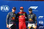 Foto zur News: Max Verstappen (Red Bull), Charles Leclerc (Ferrari) und Sergio Perez (Red Bull)