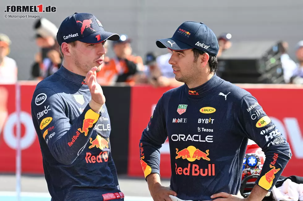 Foto zur News: Max Verstappen (Red Bull) und Sergio Perez (Red Bull)