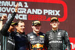 Foto zur News: Lewis Hamilton (Mercedes), Max Verstappen (Red Bull) und George Russell (Mercedes)