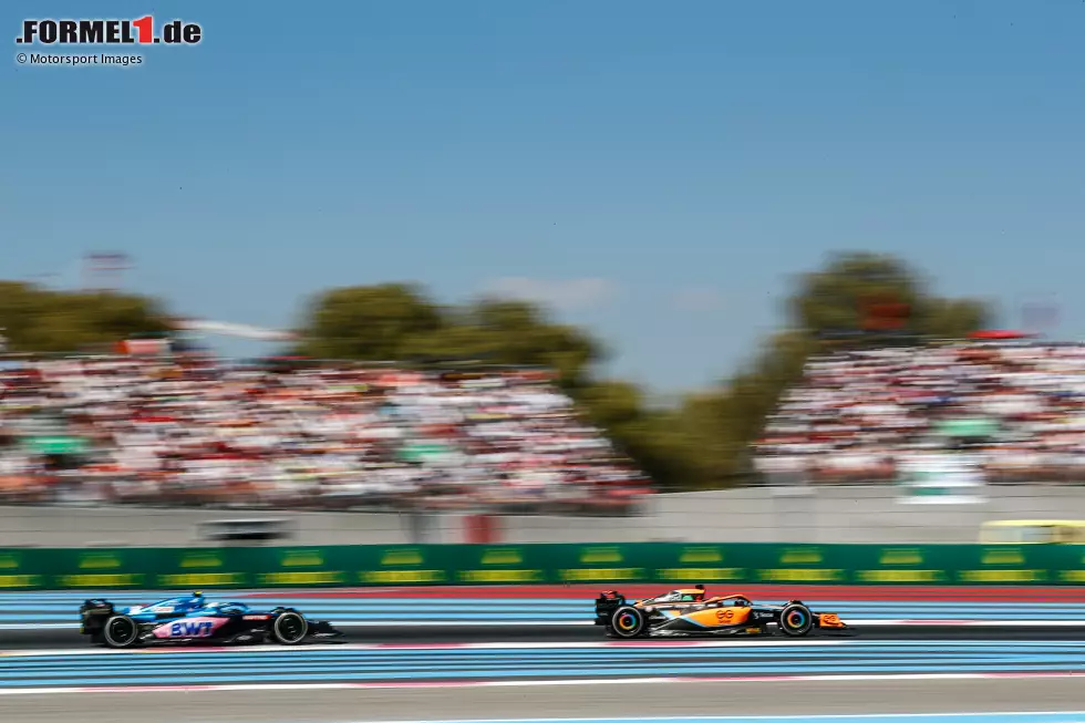 Foto zur News: Daniel Ricciardo (McLaren) und Esteban Ocon (Alpine)