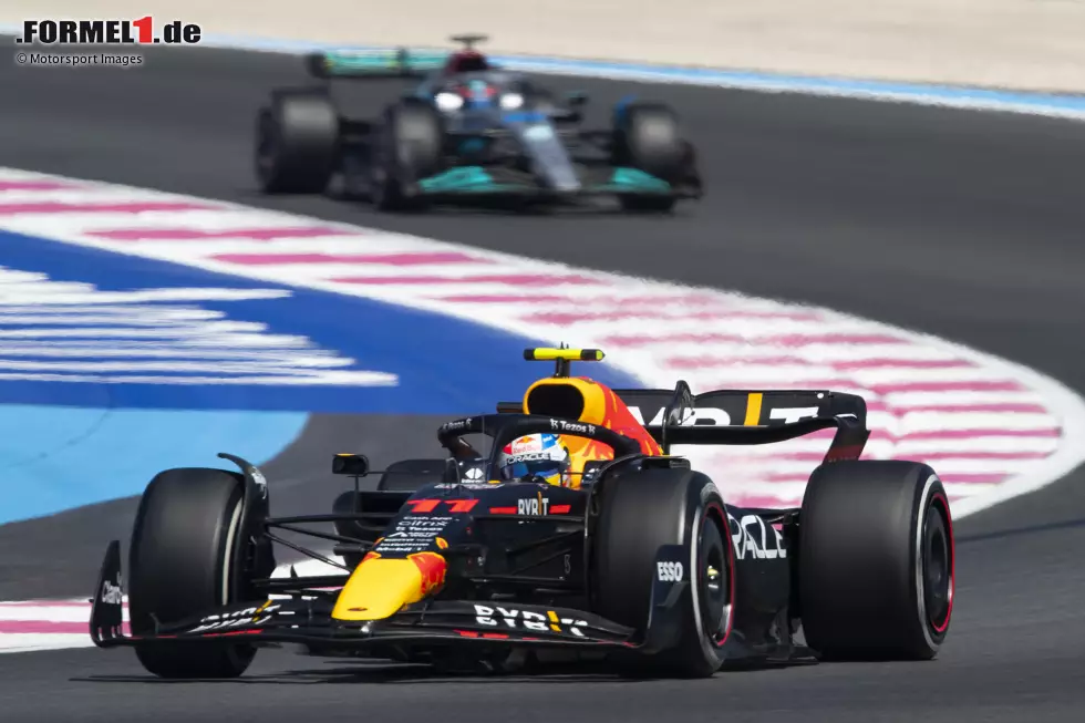 Foto zur News: Sergio Perez (Red Bull) und George Russell (Mercedes)