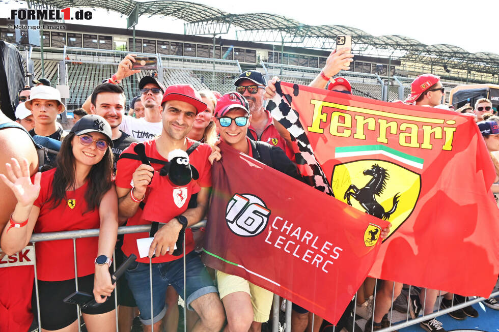 Foto zur News: Ferrari-Fans