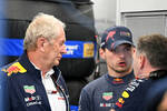 Foto zur News: Helmut Marko, Max Verstappen (Red Bull) und Christian Horner