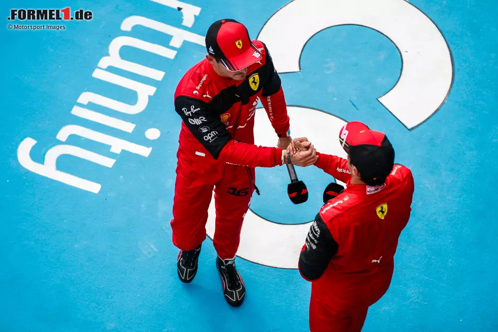 Foto zur News: Charles Leclerc (Ferrari) und Carlos Sainz (Ferrari)