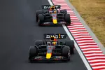 Foto zur News: Max Verstappen (Red Bull) und Sergio Perez (Red Bull)