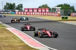 Foto zur News: Carlos Sainz (Ferrari), Charles Leclerc (Ferrari) und Lando Norris (McLaren)