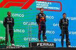 Foto zur News: Lewis Hamilton (Mercedes), Max Verstappen (Red Bull) und George Russell (Mercedes)
