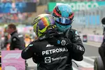 Foto zur News: George Russell (Mercedes) und Lewis Hamilton (Mercedes)