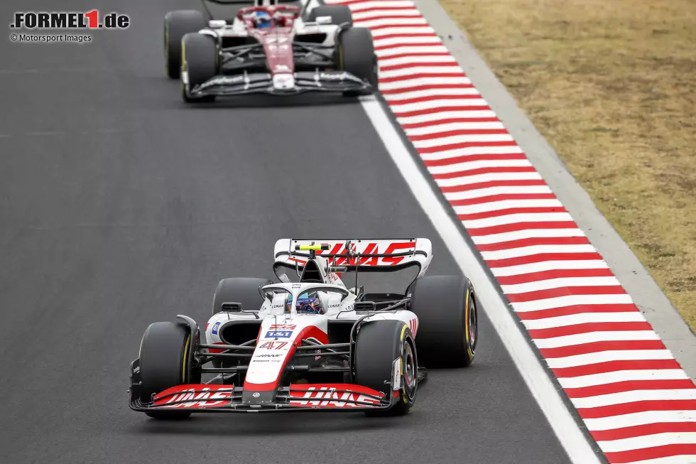 Foto zur News: Mick Schumacher (Haas) und Valtteri Bottas (Alfa Romeo)