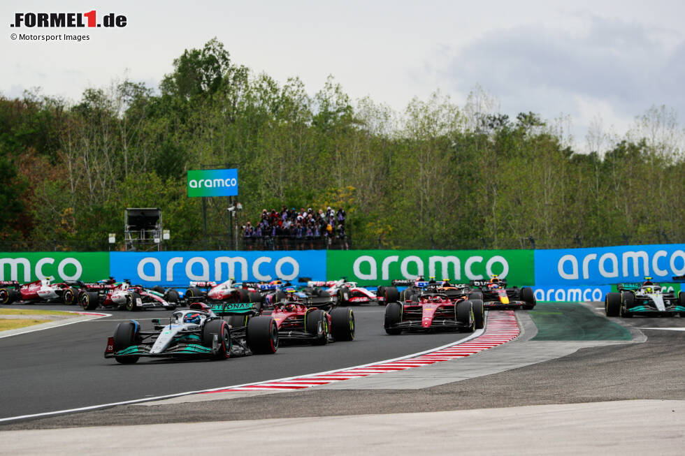 Foto zur News: George Russell (Mercedes), Charles Leclerc (Ferrari), Carlos Sainz (Ferrari) und Lewis Hamilton (Mercedes)