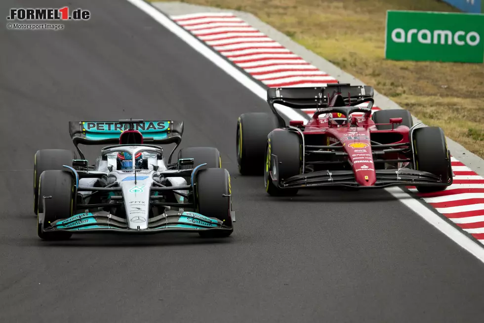 Foto zur News: George Russell (Mercedes) und Charles Leclerc (Ferrari)