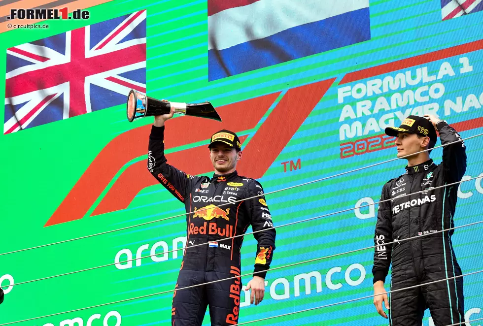 Foto zur News: Max Verstappen (Red Bull), George Russell (Mercedes) und Jos Verstappen