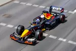 Foto zur News: Ex-Formel-1-Pilot David Coulthard nimmt Fußballer Emil Forsberg im Red Bull mit durch Leipzig