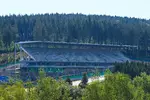 Foto zur News: Die neue Tribüne in Spa