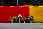 Foto zur News: Blumen an der Unfallstelle von Anthoine Hubert