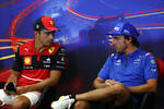 Foto zur News: Charles Leclerc (Ferrari) und Fernando Alonso (Alpine)