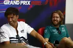 Foto zur News: Pierre Gasly (AlphaTauri) und Sebastian Vettel (Aston Martin)